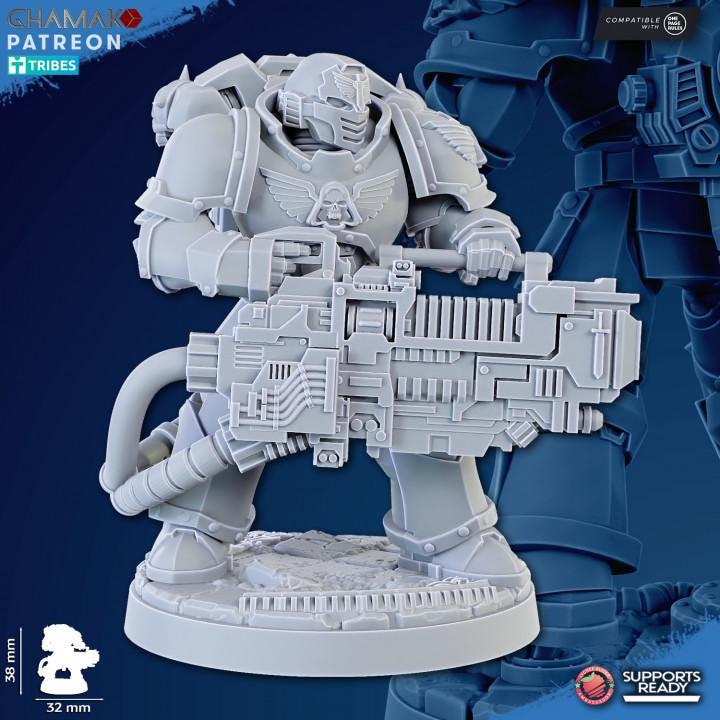 Close-up of Ghamak Heavy Plasma Devastator resin miniature showing plasma cannon, cable detail, and armored torso sculp