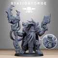Orkaz Madman sci-fi greenskin leader front view by Station Forge