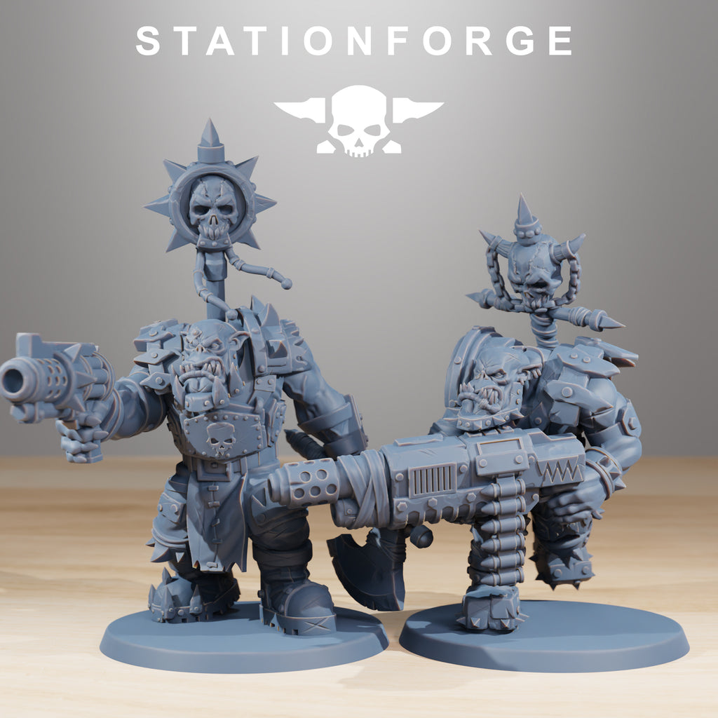 Two Orkaz SkullKrushers by Station Forge, showing one standing armored Orkaz with pistol and one kneeling heavy gunner with a large sci-fi weapon and banner pole