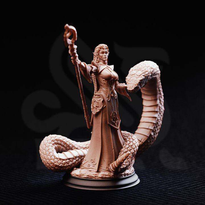 Female Elf Sorcerer Miniature - Zarya, Sun Elf Snake Sorceress - DM Stash