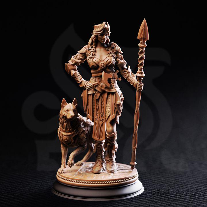 Female Human Druid Miniature - Frøya, Goddess of the Hunt - DM Stash